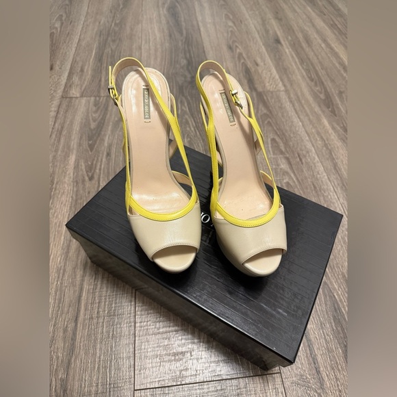 GIORGIO ARMANI $695 Beige Yellow LEATHER PLATFORM PUMPS EU 38 US 8 MADE IN ITALY - Picture 1 of 9